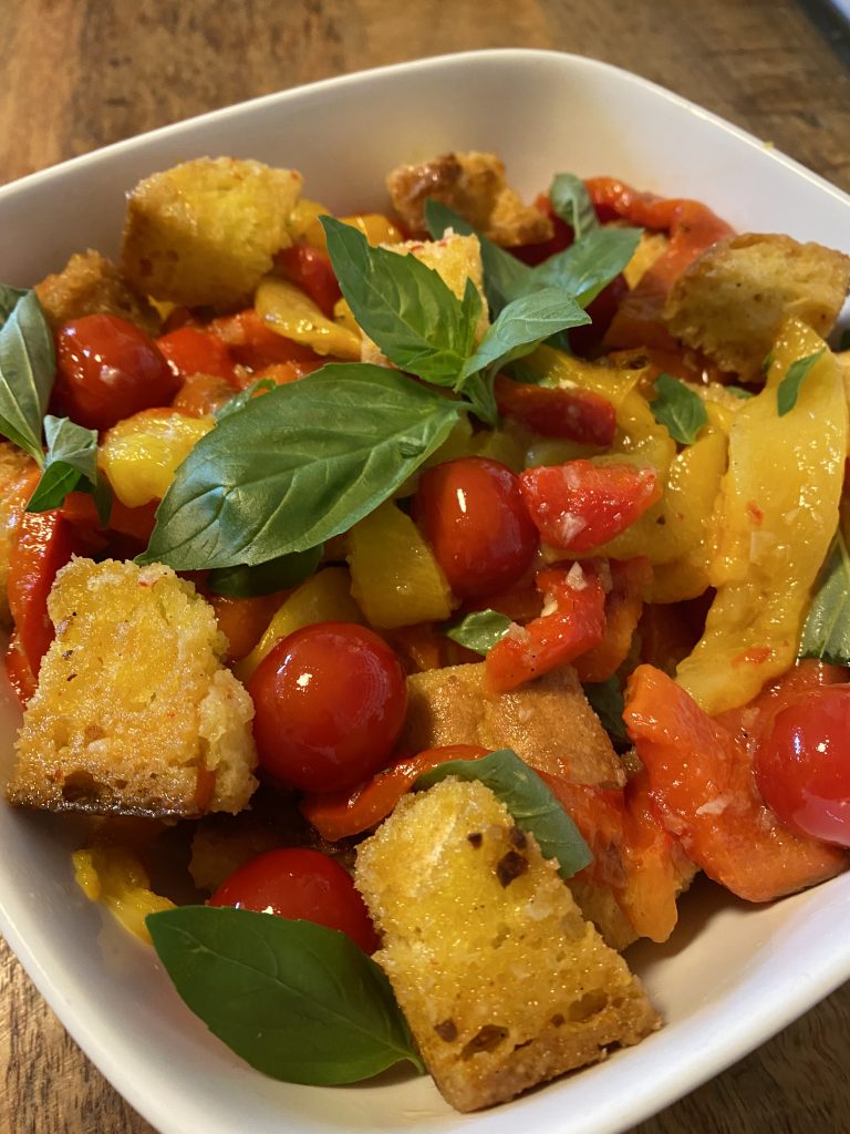 Lees meer over het artikel Panzanella met geroosterde paprika