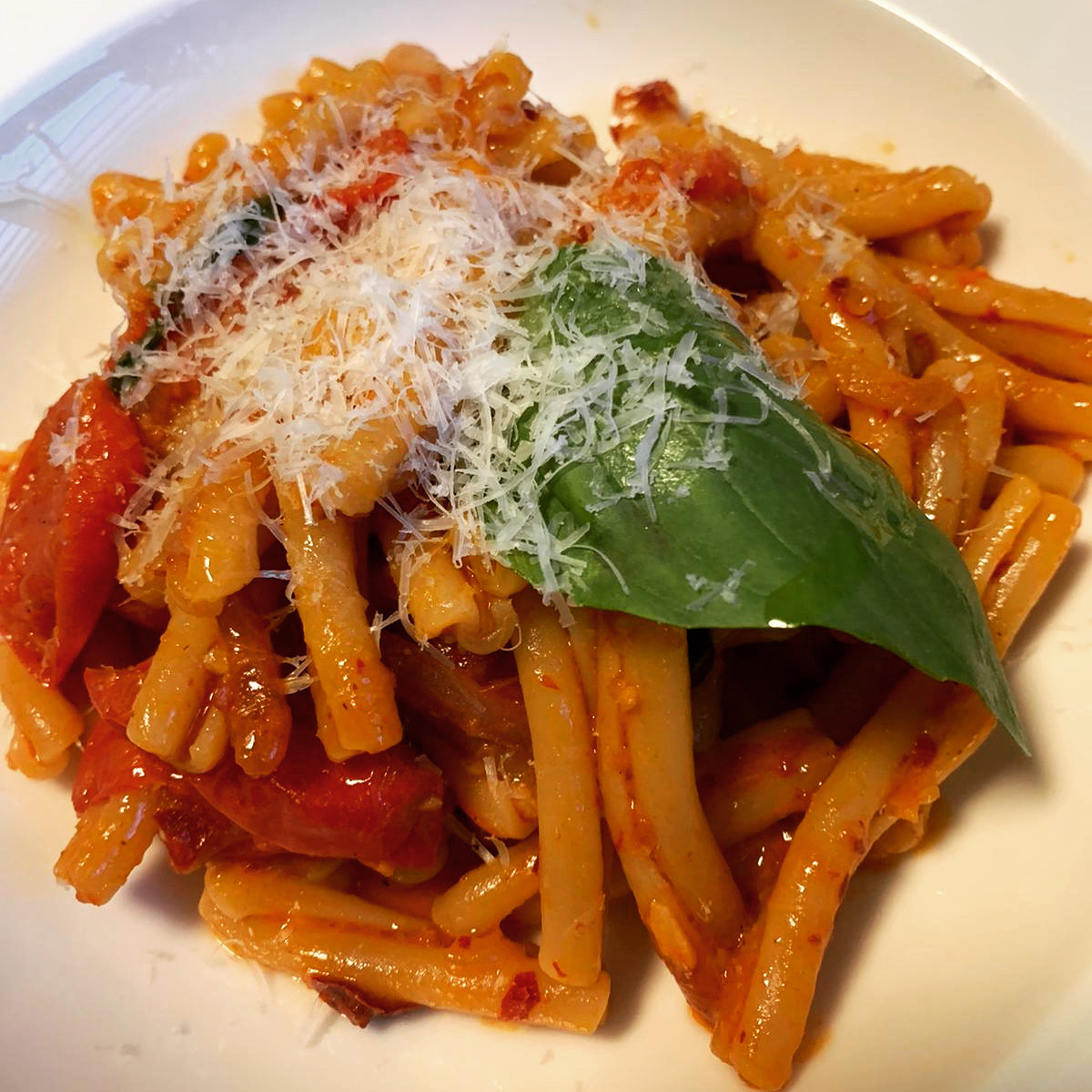 Je bekijkt nu Strozzapreti met cherrytomaten en ‘nduja