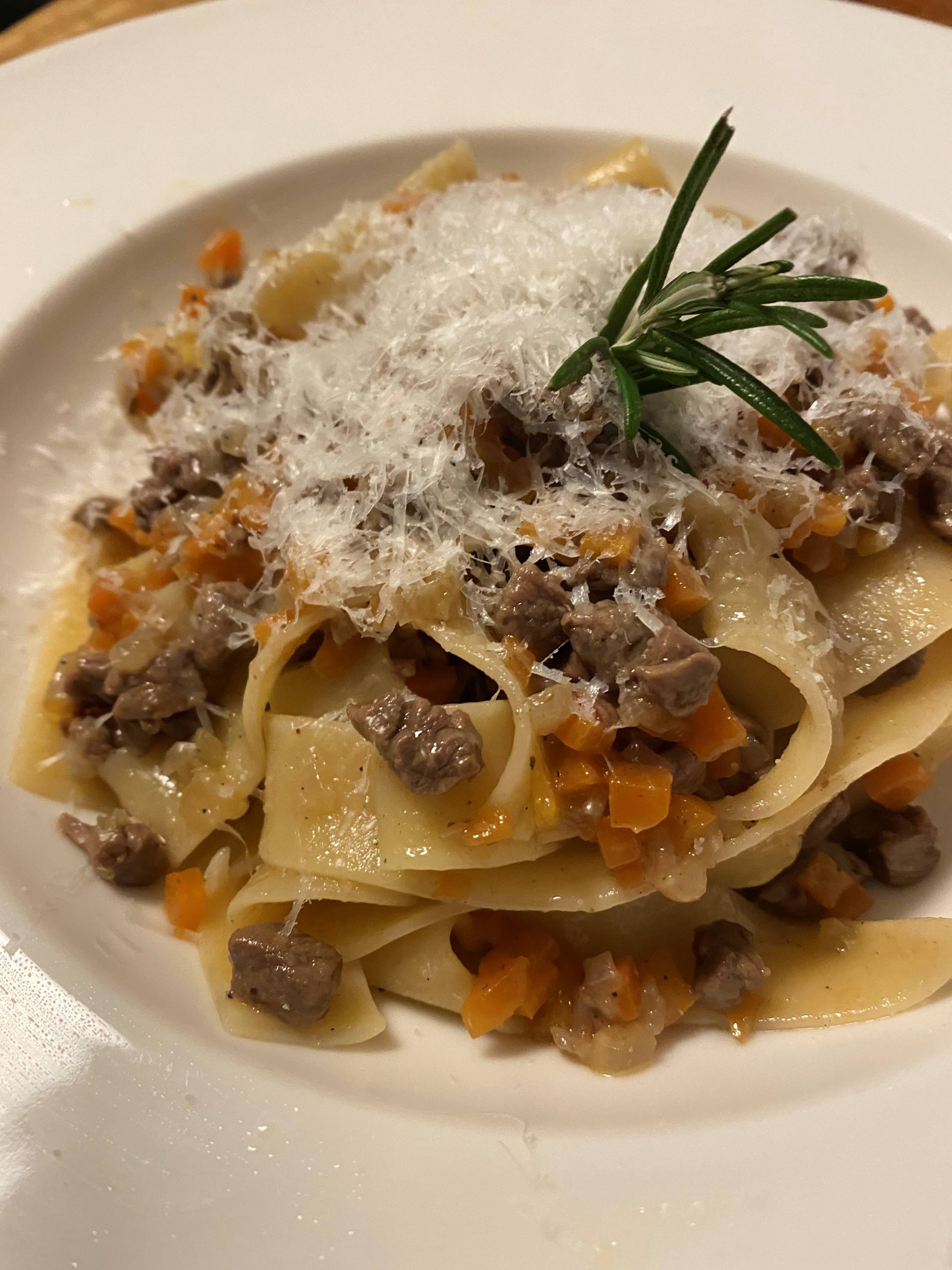 Je bekijkt nu Pappardelle met witte ragù