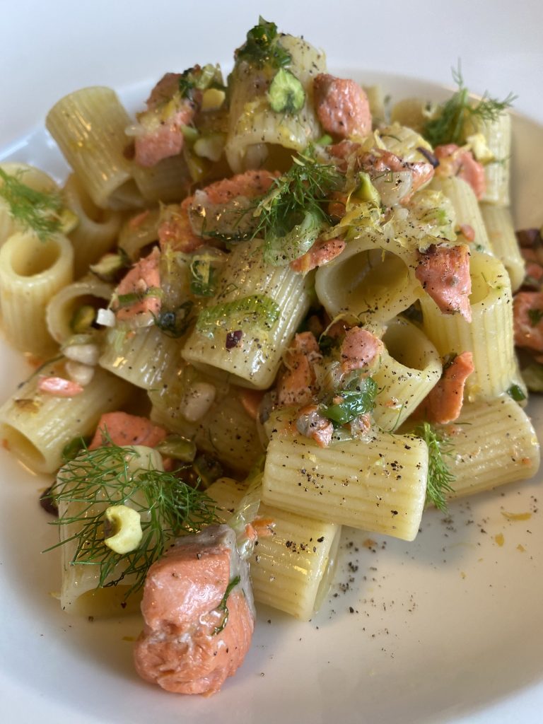 Lees meer over het artikel Mezze rigatoni met wilde zalm