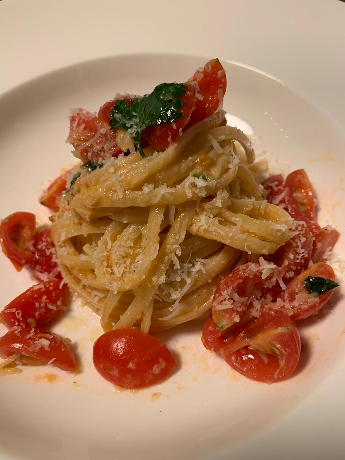 Je bekijkt nu Spaghetti met rauwe cherrytomaten