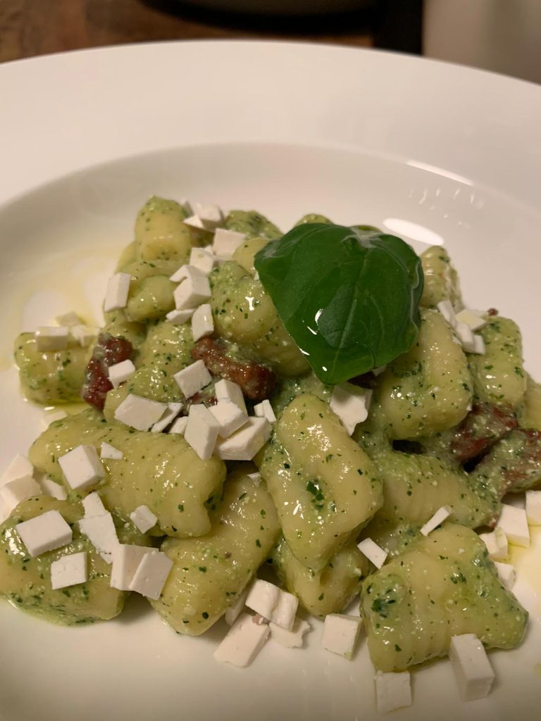 Lees meer over het artikel Gnocchi met courgettepesto