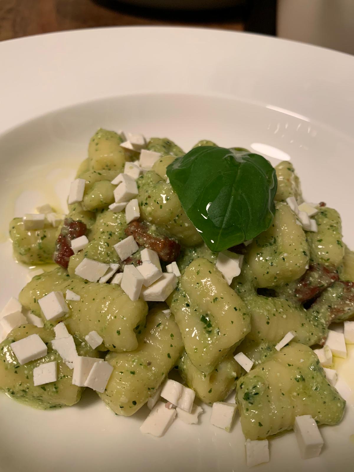 Je bekijkt nu Gnocchi met courgettepesto