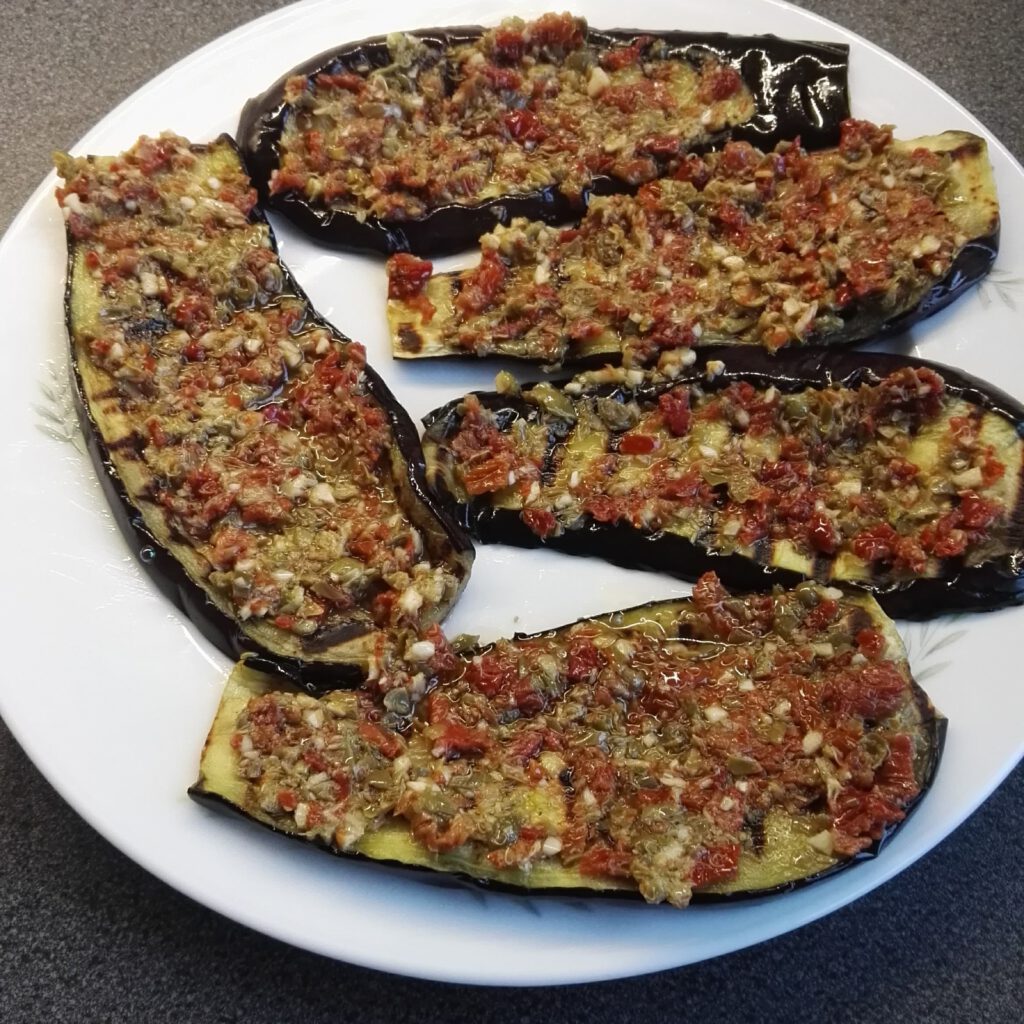 Melanzane grigliate con capperi e origano